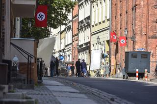 Tysiące Polaków zobaczą Toruń ze swastykami na starówce