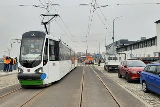 Pierwszy tramwaj przejechał ulicą Kolumba z rocznym opóźnieniem. Kiedy trójka i szóstka wreszcie wrócą na swoje trasy?