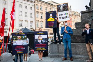 Demonstracja LGBT i narodowców na krakowskim Rynku