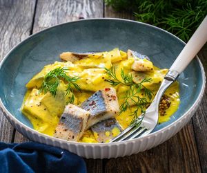 Śledzie podaję tylko z tym sosem. To wyborna przekąska na wigilię i Boże Narodzenie 