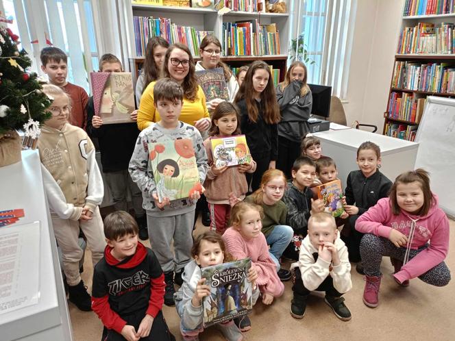 Dzieci chętnie uczestniczą w spotkaniach z książką, organizowanych w MBP w Siedlcach w czasie ferii