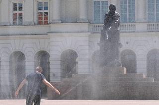 Gdzie się schłodzić w czasie upałów w Warszawie? Lokalizacje kurtyn wodnych