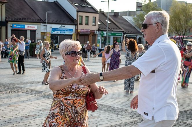 Starachowice i Międzypokoleniowa Potańcówka – Hit sezonu, który pokochali wszyscy
