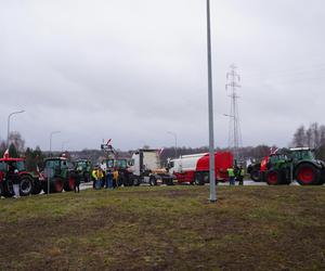 Protest rolników z 20 lutego. Blokada drogi obok Białegostoku