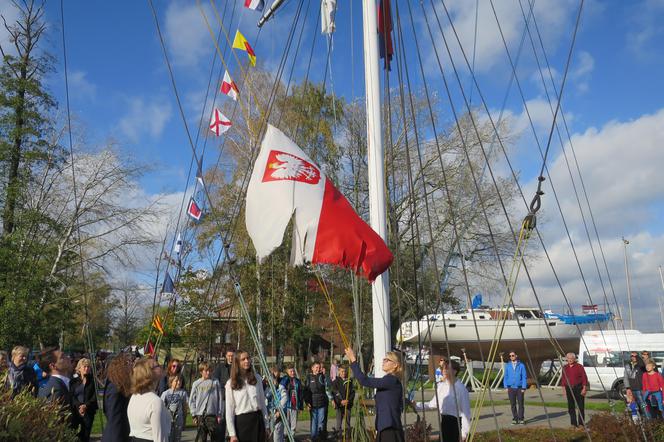 Bandera w Centrum Żeglarskim nad jeziorem Dąbie zdjęta