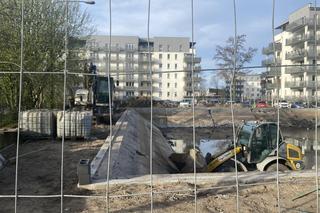 Prace przy ul. Harcerskiej w Zielonej Górze idą jak burza! O drzewie i wodzie nie ma śladu