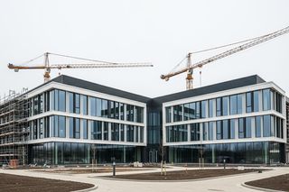 Olsztyn. Park Biznesu Cezal rośnie. Kiedy otwarcie i co kryje się za murami?