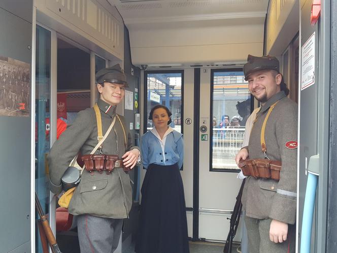 Do Leszna przyjechał „Pociąg Zwycięstwa”. Zorganizowano w nim lekcję historii o Powstaniu Wielkopolskim