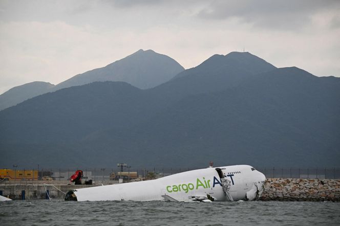 Tragiczny wypadek w Hongkongu. Samolot towarowy runął do morza