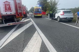W wypadku na DK2 34-latka zginęła na miejscu, a dwie osoby, w tym małe dziecko, ranne trafiły do szpitala