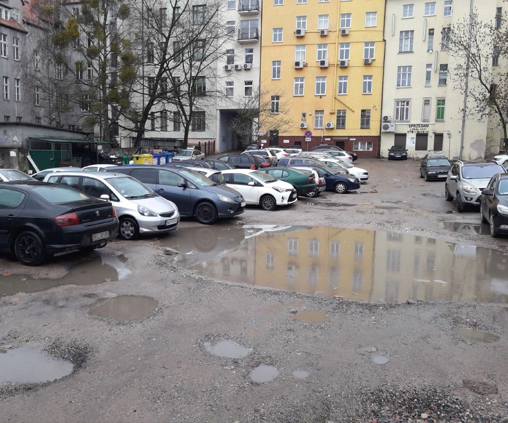 Dziki parking w samym centrum Olsztyna przestanie straszyć?