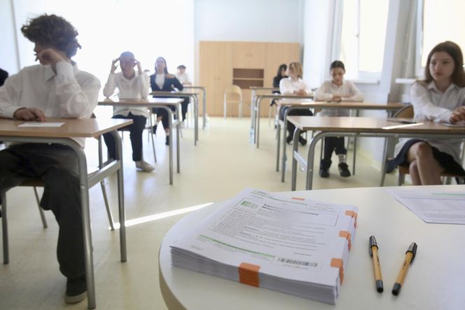 Egzaminy ósmoklasisty 2025 POLSKI. Kiedy jest i ile trwa E8 z języka polskiego?