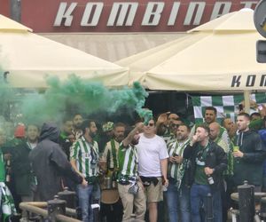 Gorąco przed finałem Ligii Konferencji we Wrocławiu. Tysiące kibiców na Rynku 