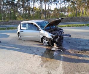 Osobówka wbiła się w barierki! Groźny wypadek na S5 pod Bydgoszczą [ZDJĘCIA] 