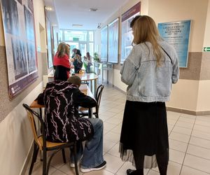 Trwa Noc Muzeów w Lesznie. Od wystawy o praniu i bieliźniarce, przez komiks po żużel