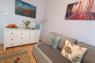 Sztuka we wnętrze. Zapraszamy na wirtualny spacer po mieszkaniu pełnym obrazów