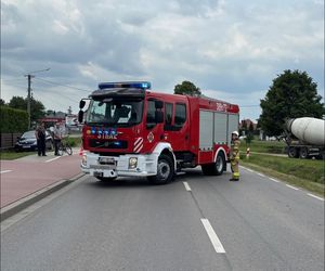 Zderzenie osobówki i ciężarówki w Dąbrówce-Ług. Jest jedna osoba poszkodowana