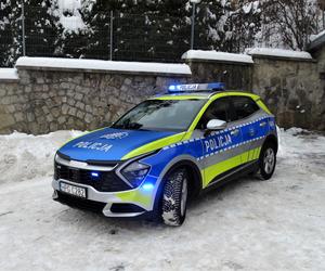 Nowy radiowóz dostali policjanci z Krynicy Zdroju.  Pojazd jest już w nowych policyjnych barwach.  Zobacz jak wygląda!