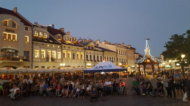 Adrian Beściak objechał Polskę na wózku [META]