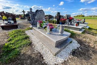 Dzieci zabite przez zboczonego mordercę spoczną w grobie razem z babcią