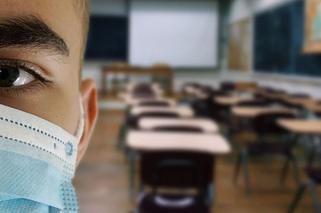 35 przypadków koronawirusa w warszawskich szkołach! Gdzie odbywa się zdalne nauczanie?
