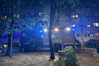 Z mieszkania na Mokotowie wydobywał się dym. W środku znaleziono ciało mężczyzny. Leżało wśród szalejących płomieni
