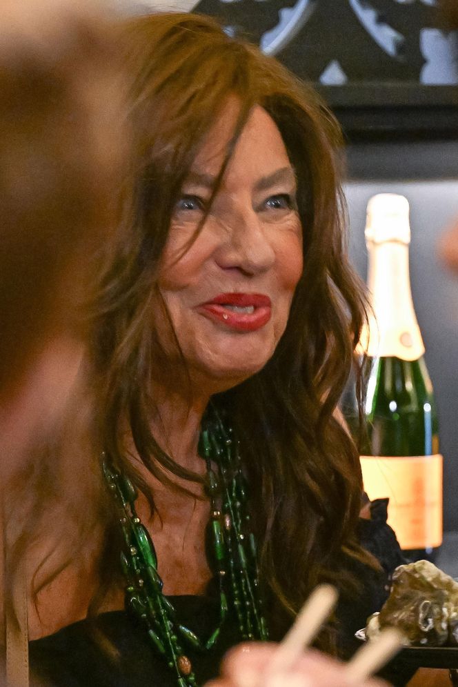 Agnieszka Perepeczko je, pije i tańcuje w środku nocy