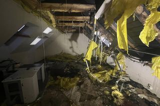 Zapalił się samochód, ogień zajął dom. Dramatyczny pożar w Jabłonnie