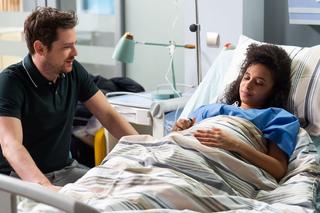 Na dobre i na złe odc. 851 po wakacjach. Lina (Izabela Perez), Szczepan (Kamil Kula)