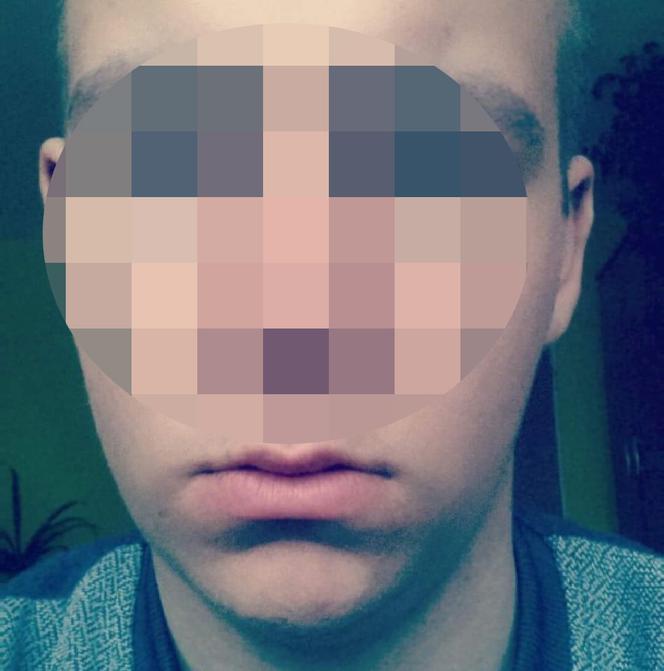 Uczeń podpalił się przed szkołą