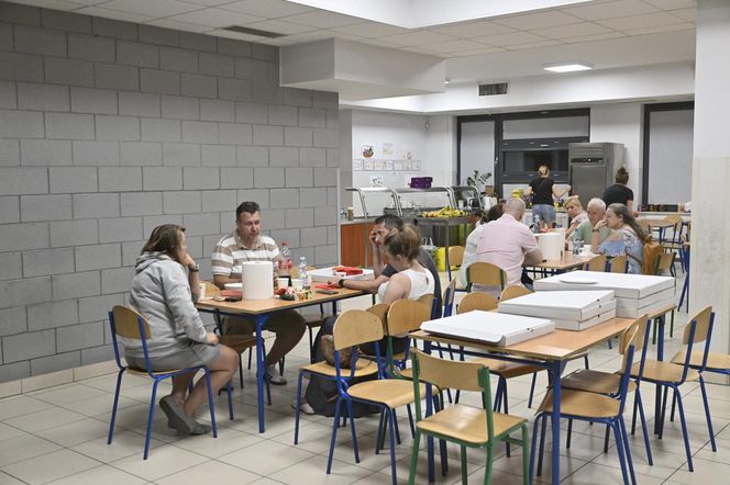 Pożar w Ząbkach. Wielkie poruszenie! Ludzie z całego miasta ruszyli z pomocą