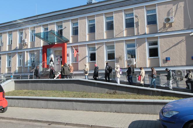 Olbrzymie kolejki przed centrum krwiodawstwa. Polacy oddają krew na potęgę!