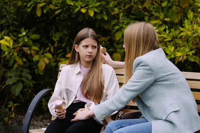 Na Wspólnej, odcinek 3373: Julka będzie błagała chorą Elżbietę, żeby nie umarła jak jej prawdziwa mama - ZDJĘCIA