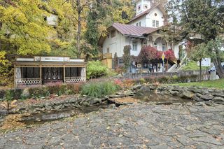 To jedno z najstarszych polskich uzdrowisk najpiękniej wygląda jesienią. Kurowali się w nim Sienkiewicz, Prus, Matejko i Konopnicka