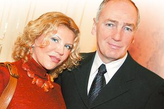 Żona Karola Strasburgera nie żyje - twierdzi Pudelek. Aktor poznał ją na wyścigach samochodowych