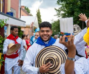 Dni Folkloru w Olsztynie 2025. Ulicami Starego Miasta przeszedł barwny korowód