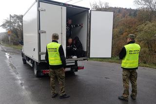 Wiózł w chłodni 23 imigrantów. Kurier zatrzymany w Lipowicy na Podkarpaciu 