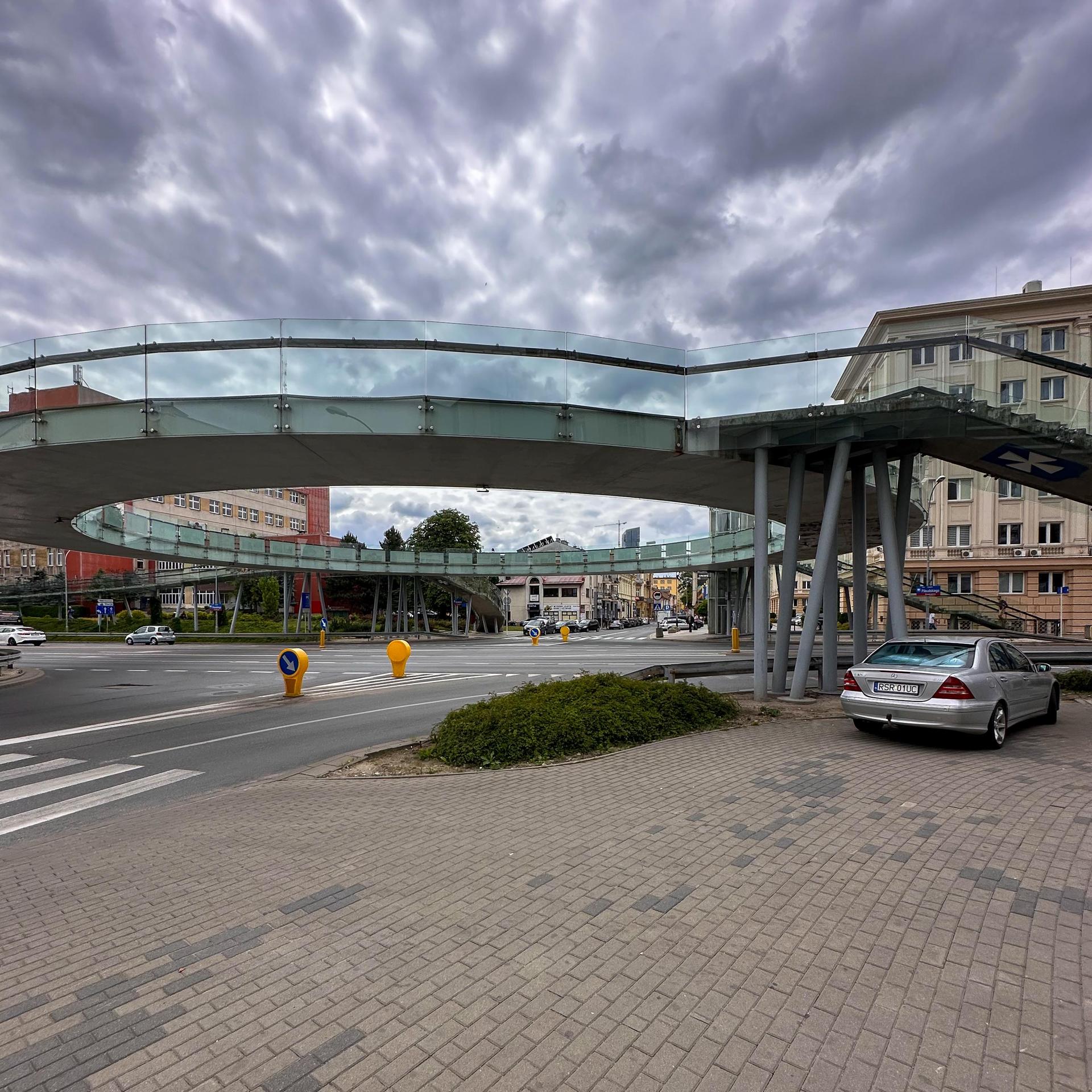 Okrągła kładka dla pieszych w Rzeszowie