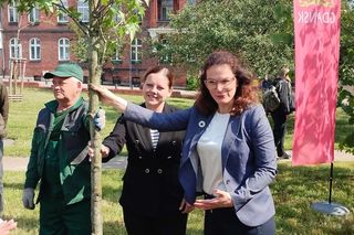 Obietnica frekwencyjna dotrzymana! Prezydentki Gdańska i Gdyni zasadziły drzewo