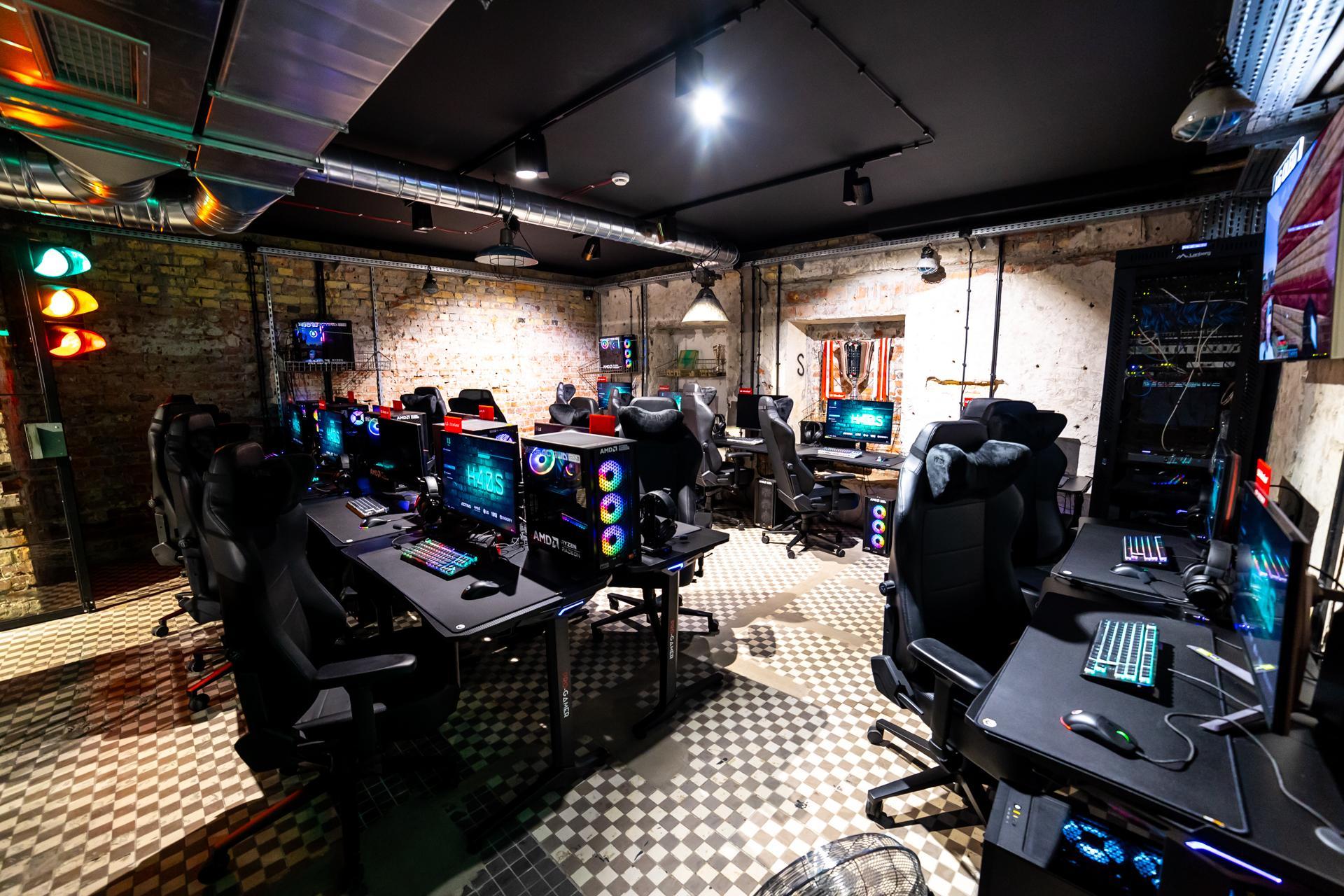 Pub H.4.0.S. Warszawa – strefa gamingowa