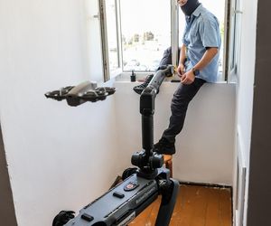 Ma cztery łapy, stalowe serce i właśnie podał łapę policjantowi. „Robopies” nowym hitem w służbach