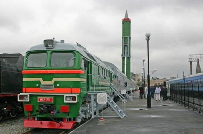 Nuklearny pociąg widziany w Rosji. Jedzie w stronę Ukrainy. Putin uderzy bronią atomową?