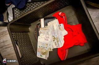 Marihuana była nawet w wannie i pralce! Służby zatrzymały gang narkotykowy