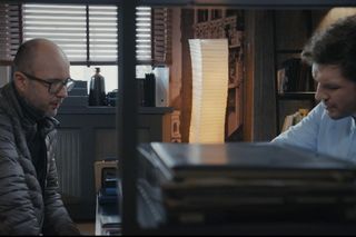 M jak miłość, odcinek 1856: klient (Michał Żerucha), Marcin (Mikołaj Roznerski)