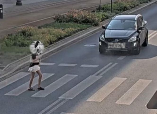  Łódź. Kobieta potrącona na przejściu. Patrzyła nie na drogę, tylko w telefon [ZDJĘCIA]