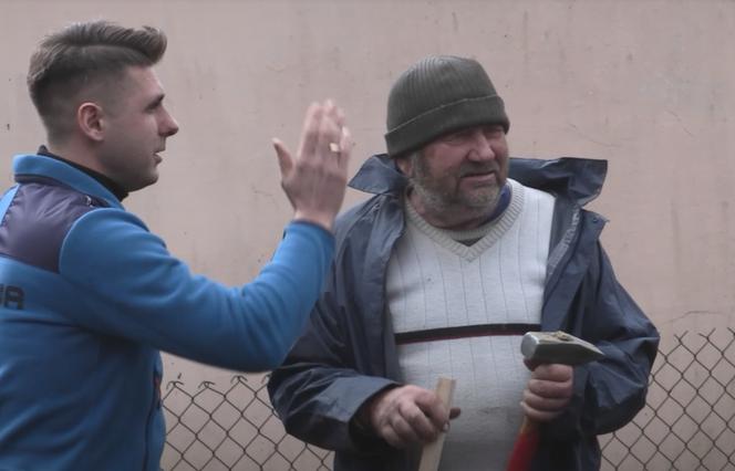 Rolnicy. Podlasie. Geodeci w gospodarstwie Gienka i Andrzeja