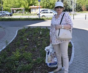 Mieszkańcy Warszawy oceniają efekty rozbetonowania stolicy. Przeżyliśmy upał na „zielonym skwerze”