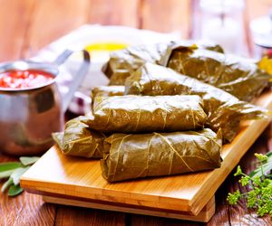 Dolma, dolmasi, dolmades - mięso mielone w liściach winorośli: przepis kuchni tureckiej