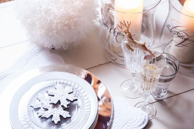 Biała Dekoracja stołu na Boże Narodzenie