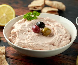 Taramasalata - przepis, jak zrobić grecką pastę z ikry i chleba?